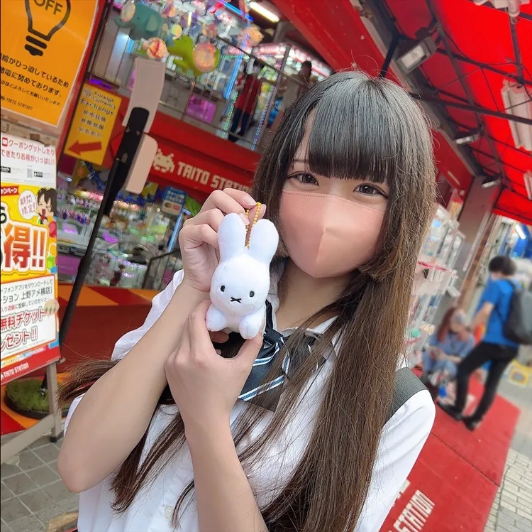 FC2 PPV 3053815 初撮影！個数限定【無修正】アイドルフェイスで幼い顔した可愛すぎる女子◯生！！喜びで顔を歪め可憐な声で喘ぎ制服を乱しながら未◯年の性器に生中出し！！体液でグッチャグチャだった・・・