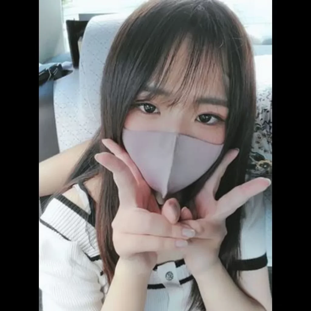 FC2 PPV 3037045 【お蔵作品／流出】色白スレンダーで感度良好な後輩彼女。彼氏の愚痴を聞きつつ○わせて部屋に連れ込み、生膣に上書き射精。